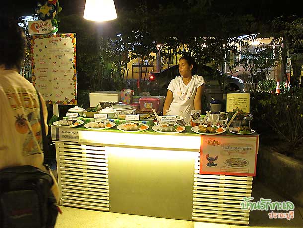 cicada market สวนศรี ชิมอาหารที่ศูนย์อาหาร