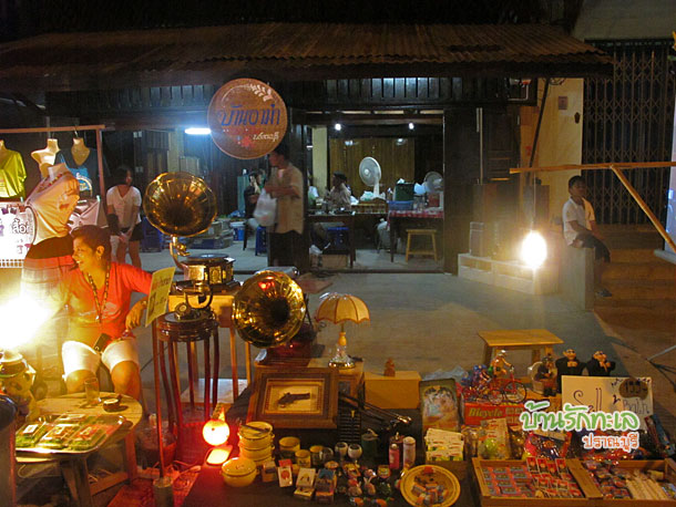 ร้านบ้านอาม่า ที่เที่ยวปราณบุรี