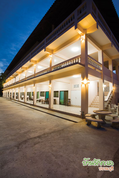 ตึกทอฝัน ห้อง 3 เตียงใหญ่ ที่พักปราณบุรี