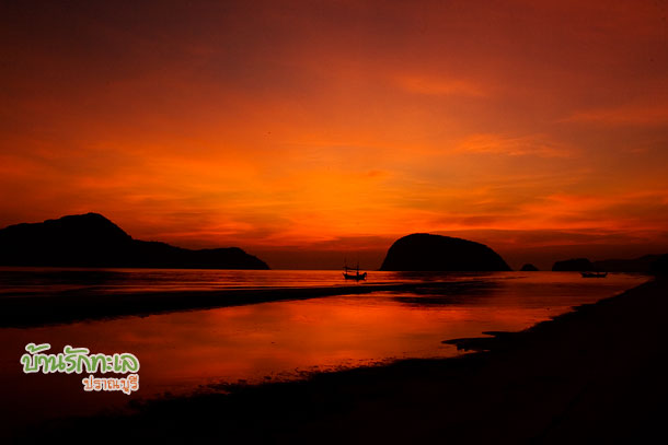 รุ่งอรุณชายหาดปราณบุรี บ้านรักทะเล